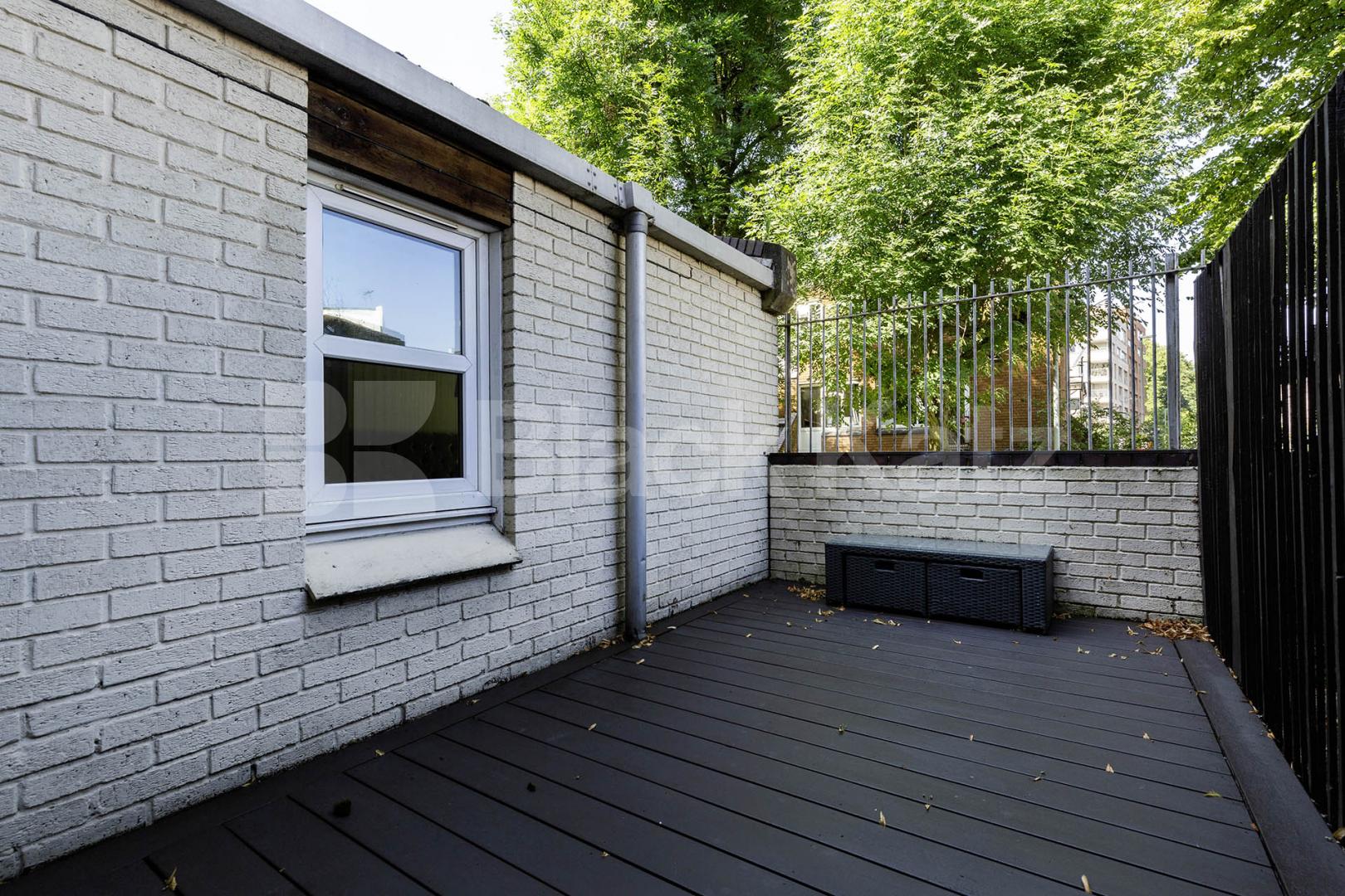 modern and spacious 1 bedroom with patio and close to zone 2 station Lockhart Close, Caledonian Road